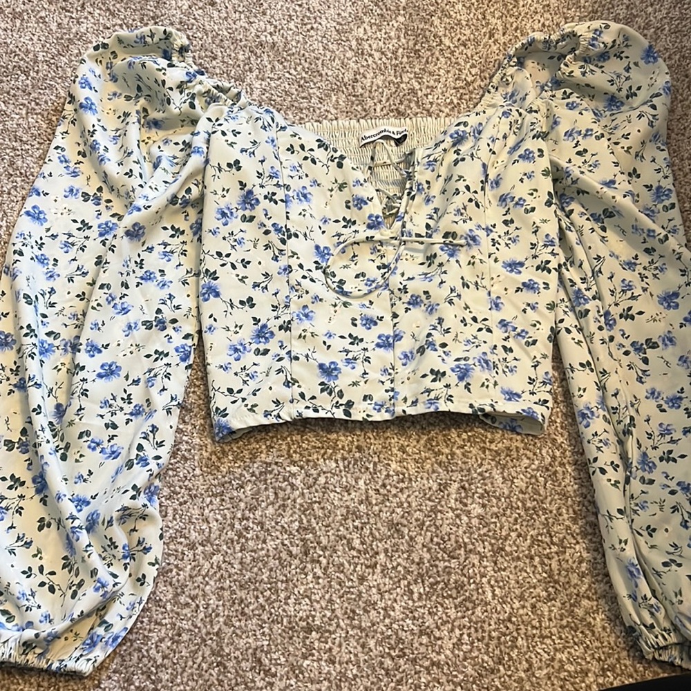 Abercrombie & Fitch Cropped Long Sleeve